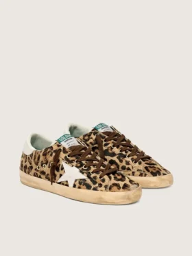Super-Star para mujer en piel de potro con estampado de leopardo, estrella de piel y lengüeta en el talón
