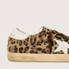 Super-Star para mujer en piel de potro con estampado de leopardo, estrella de piel y lengüeta en el talón