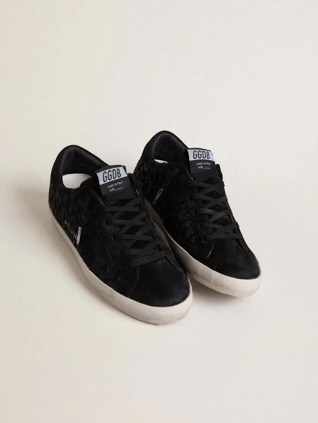Super-Star para mujer en piel de potro negra con cristales Swarovski negros y estrella de ante negro