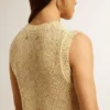 Top de punto de malla con lentejuelas y detalles en contraste