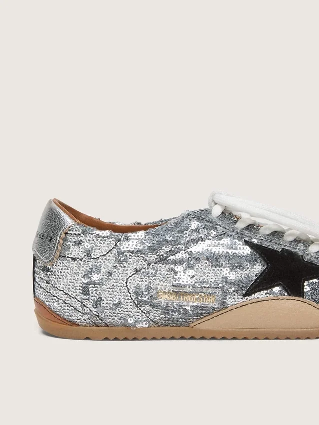 True-Star para mujer con lentejuelas plateadas, estrella negra y lengüeta de cuero plateada en el talón