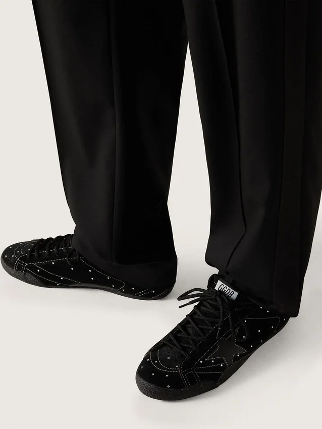 True-Star para hombre en ante negro con cristales Swarovski y estrella de cuero negro