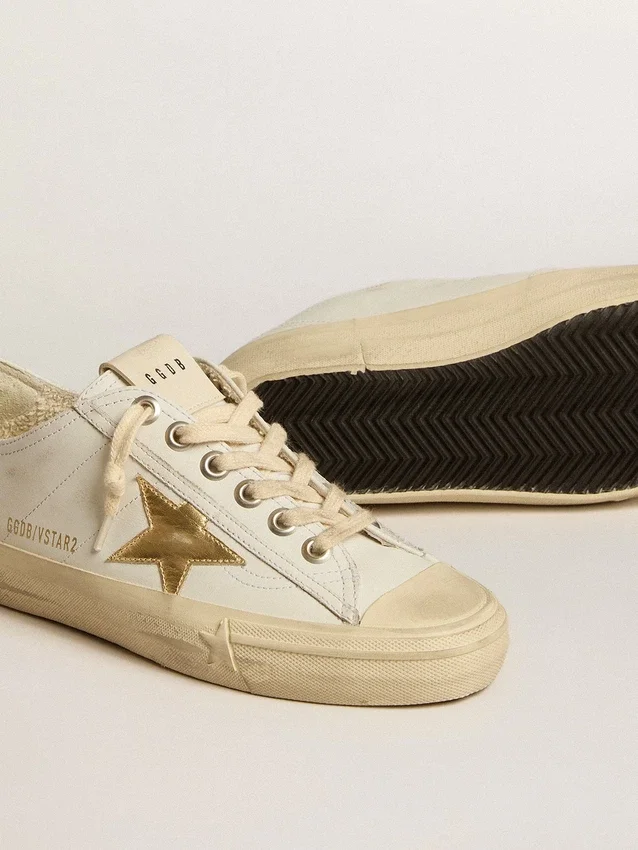 V-Star en piel blanca con estrella de piel metalizada dorada