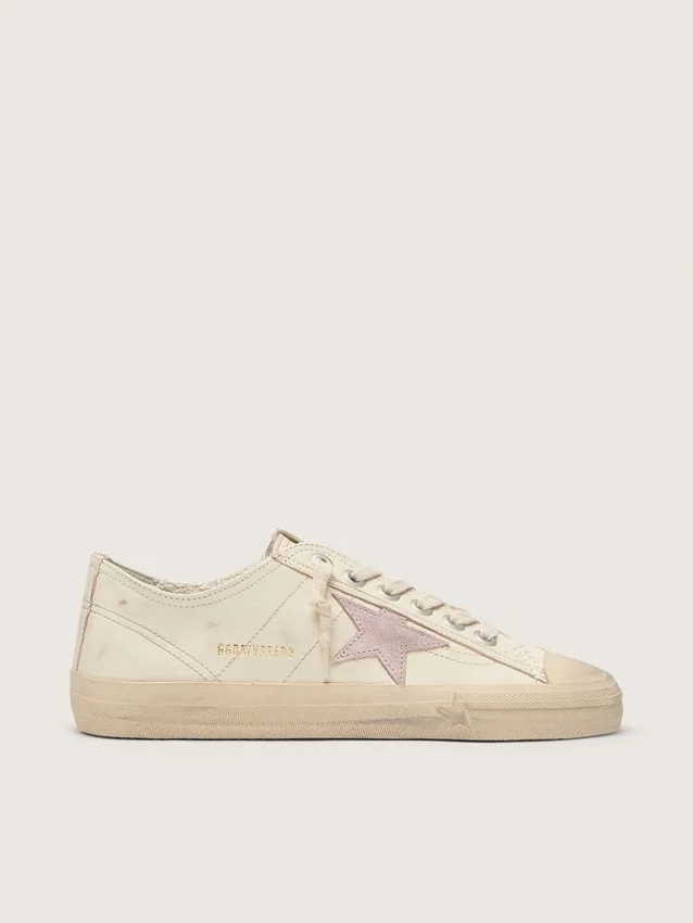 V-Star en piel napa beige con estrella de ante rosa antiguo