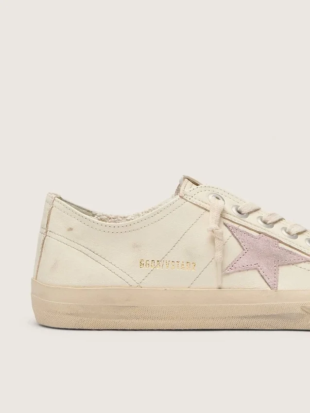 V-Star en piel napa beige con estrella de ante rosa antiguo