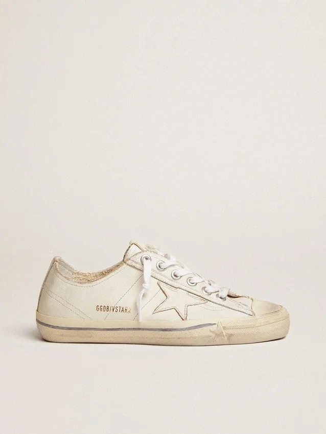 V-Star para hombre en piel blanca con estrella blanca y raya azul claro en el ribete