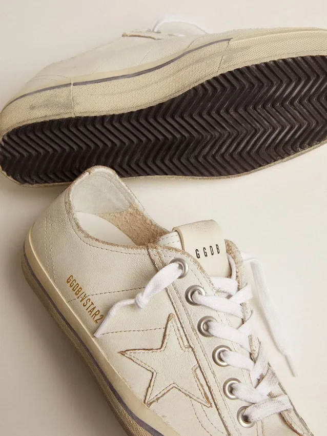 V-Star para hombre en piel blanca con estrella blanca y raya azul claro en el ribete