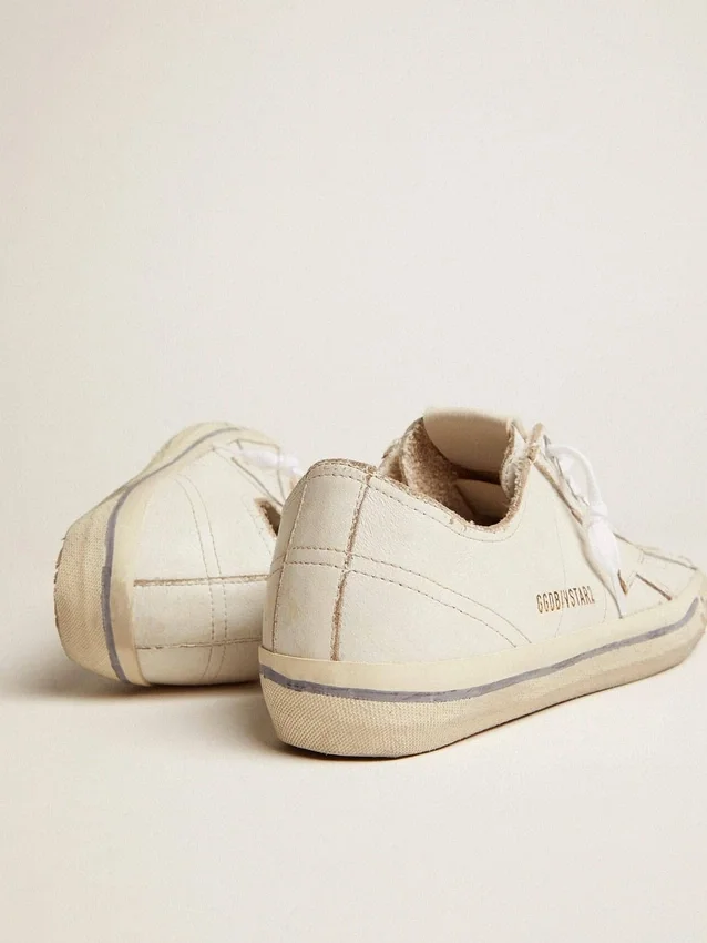 V-Star para hombre en piel blanca con estrella blanca y raya azul claro en el ribete