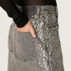 Vaqueros «boyfriend» de mujer en denim gris con tachuelas plateadas con efecto degradado
