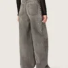 Vaqueros «boyfriend» de mujer en denim gris con tachuelas plateadas con efecto degradado