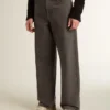 Vaqueros de hombre en color gris oscuro, de denim con lavado «twist crease»