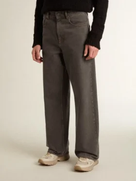Vaqueros de hombre en color gris oscuro, de denim con lavado «twist crease»