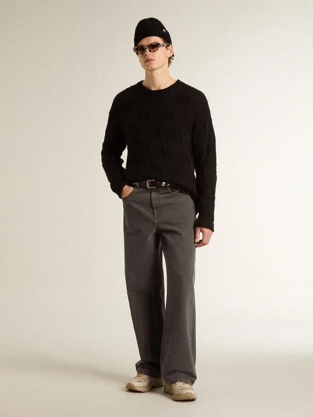 Vaqueros de hombre en color gris oscuro, de denim con lavado «twist crease»