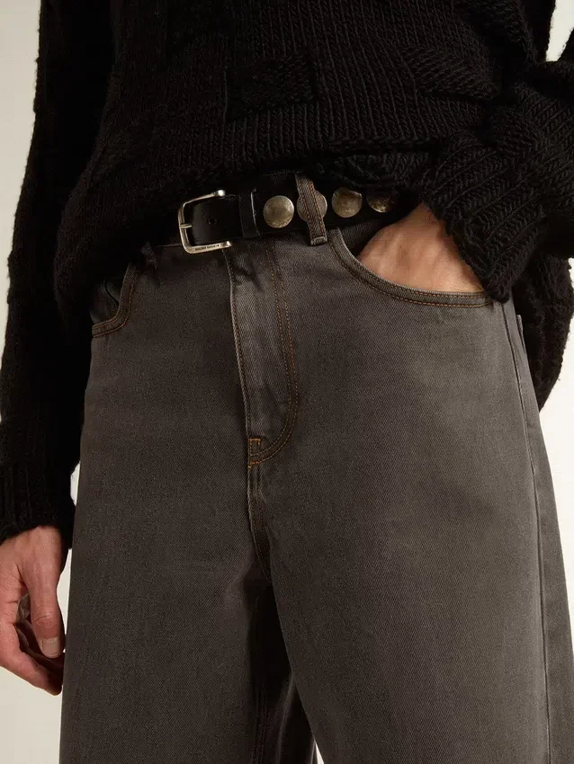 Vaqueros de hombre en color gris oscuro, de denim con lavado «twist crease»