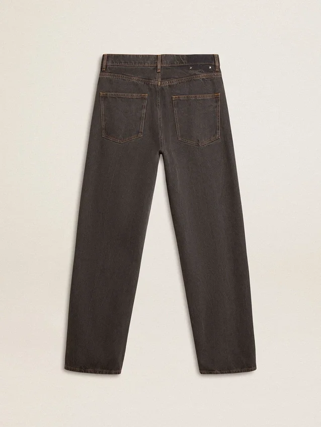 Vaqueros de hombre en color gris oscuro, de denim con lavado «twist crease»