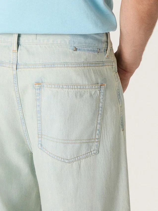 Vaqueros de hombre en denim azul claro