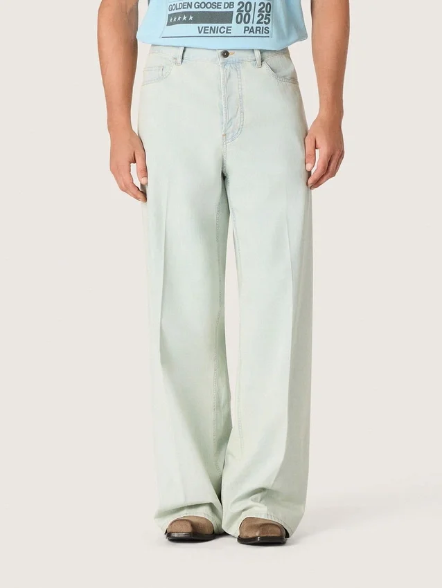 Vaqueros de hombre en denim azul claro