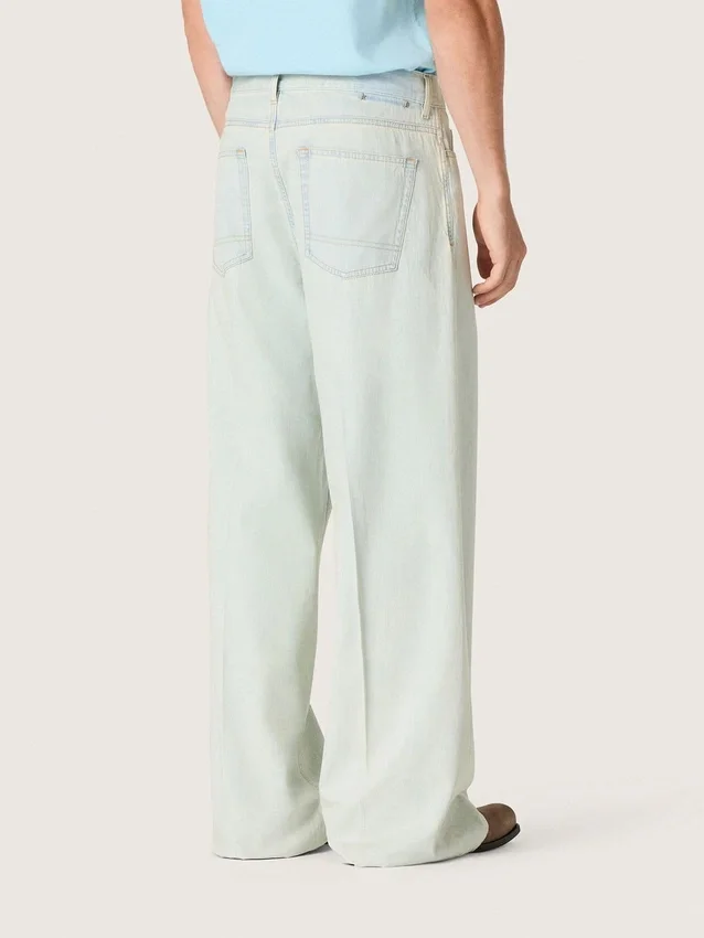 Vaqueros de hombre en denim azul claro