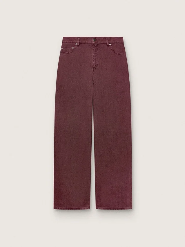 Vaqueros de mujer en denim burdeos