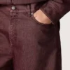 Vaqueros de mujer en denim burdeos