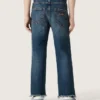 Vaqueros de niños con bordes sin rematar y bordado