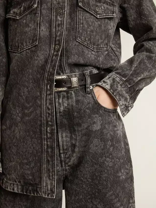 Vaqueros negros de mujer con motivo floral