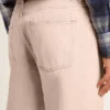 Vaqueros para hombre teñidos de rosa