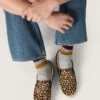 VCE Penstar para hombre en piel de potro con estampado de leopardo y lengüeta trasera de cuero negro