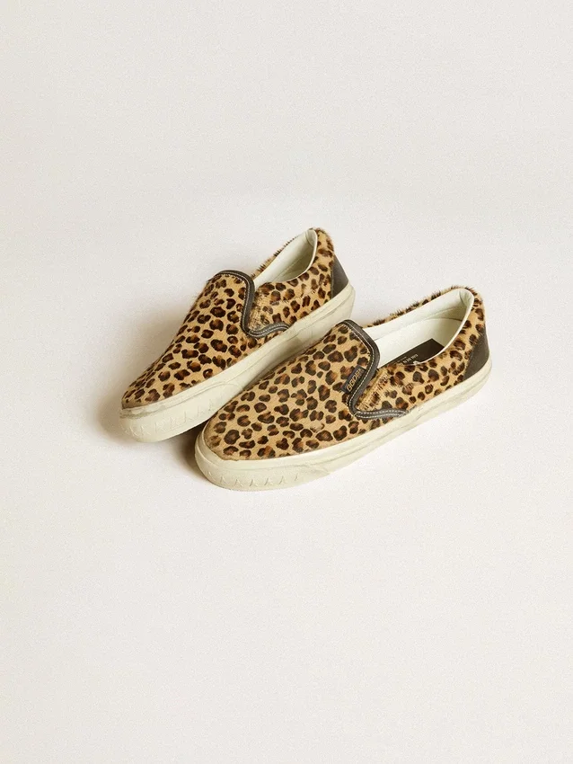 VCE Penstar para mujer en piel de potro con estampado de leopardo y lengüeta trasera de cuero negro