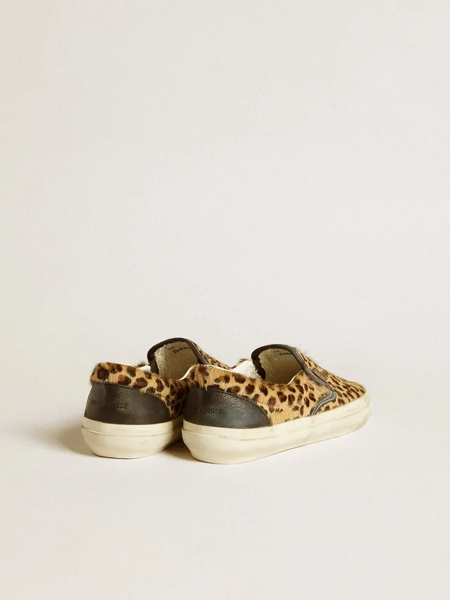 VCE Penstar para mujer en piel de potro con estampado de leopardo y lengüeta trasera de cuero negro