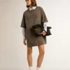 Vestido camiseta gris para mujer con acabado desgastado