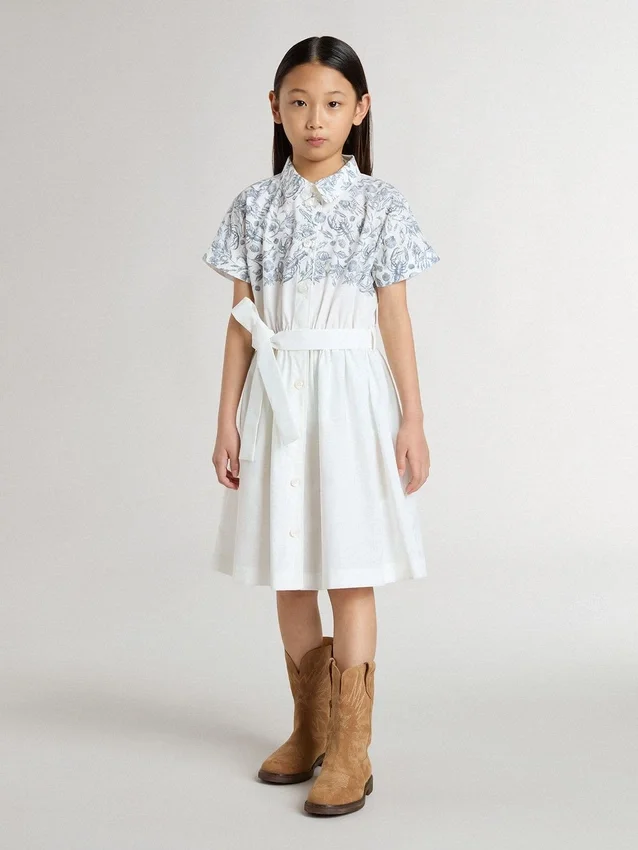 Vestido de camisa para niñas en lona de algodón blanca con estampado náutico azul y ribete blanco