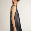 Vestido de mujer de piel napa negra con tachuelas