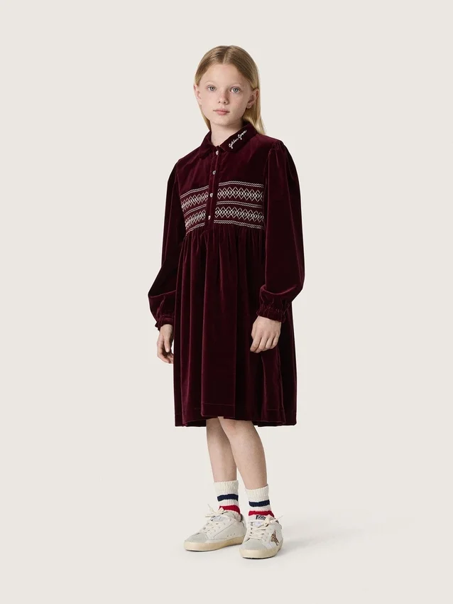 Vestido de niñas en color burdeos con efecto terciopelo y bordado en la parte delantera