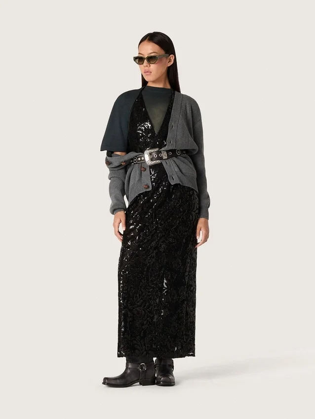 Vestido largo de mujer de tul con bordado floral de lentejuelas negras