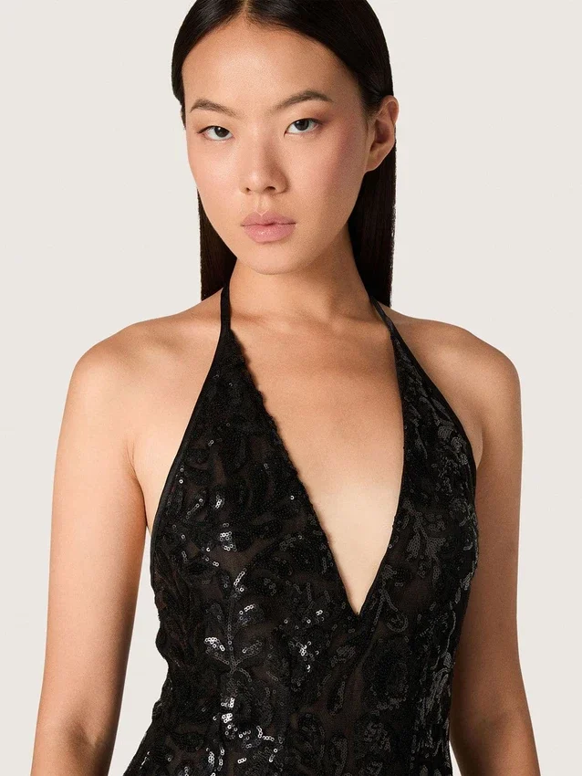 Vestido largo de mujer de tul con bordado floral de lentejuelas negras