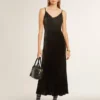 Vestido liso de mujer en negro con efecto terciopelo