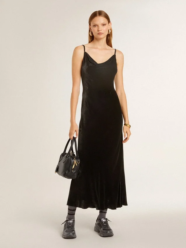 Vestido liso de mujer en negro con efecto terciopelo