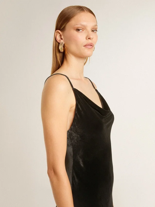 Vestido liso de mujer en negro con efecto terciopelo