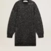 Vestido negro de mujer con cuello redondo y lentejuelas plateadas por toda la prenda