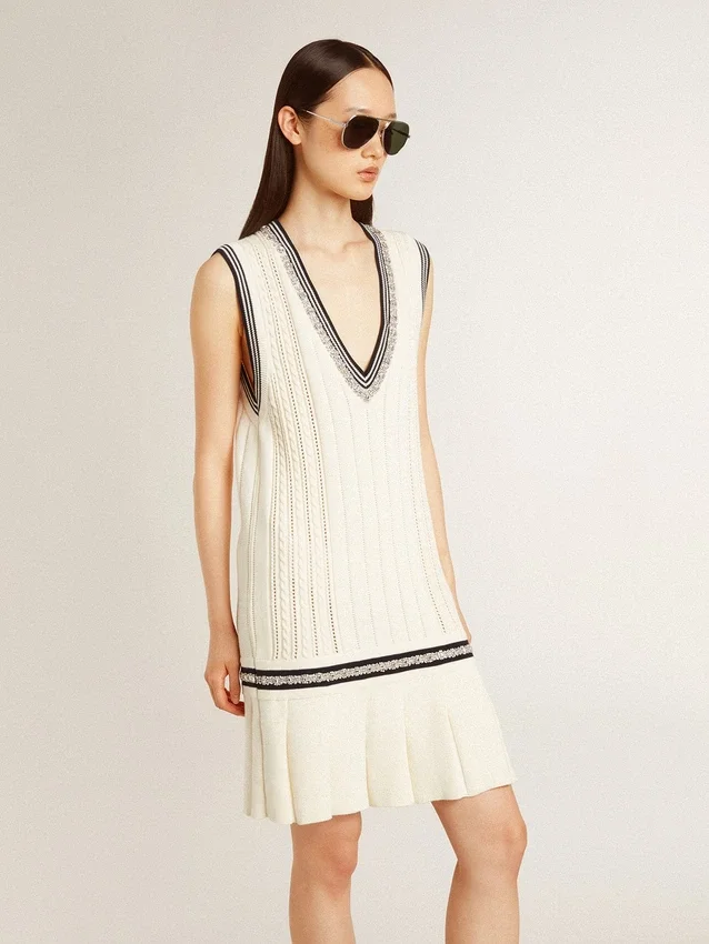 Vestido sin mangas de algodón blanco desgastado para mujer, con ribetes azul oscuro y cristales