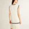 Vestido sin mangas de algodón blanco desgastado para mujer, con ribetes azul oscuro y cristales