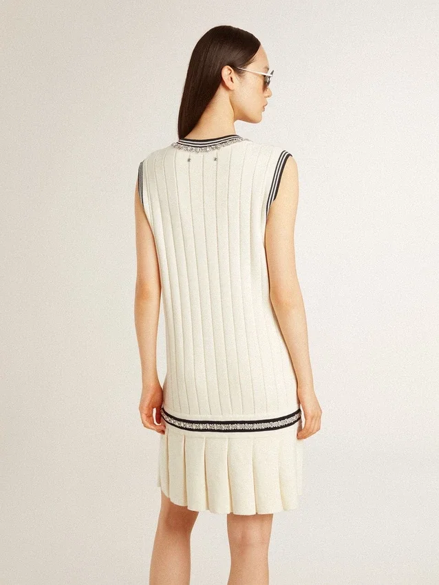 Vestido sin mangas de algodón blanco desgastado para mujer, con ribetes azul oscuro y cristales