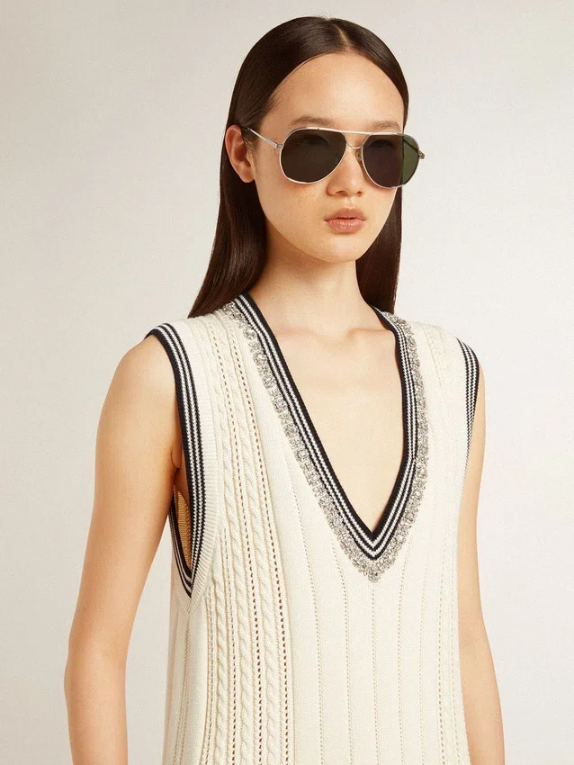 Vestido sin mangas de algodón blanco desgastado para mujer, con ribetes azul oscuro y cristales