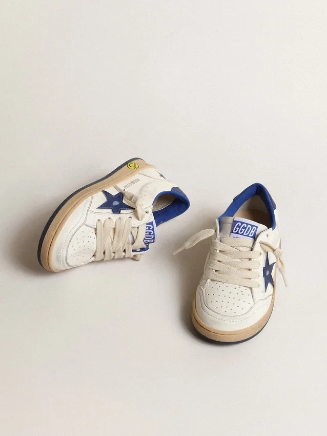 Young Ball Star con estrella de piel metalizada azul y lengüeta en el talón