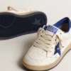 Young Ball Star con estrella de piel metalizada azul y lengüeta en el talón