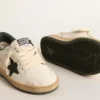 Young Ball Star en piel blanca con estrella de ante verde