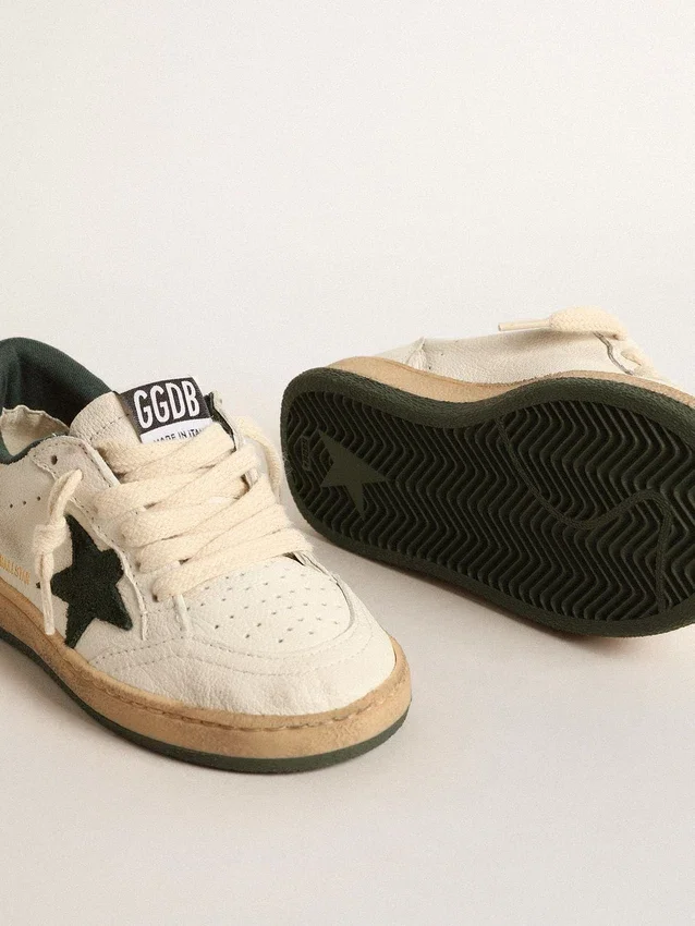 Young Ball Star en piel blanca con estrella de ante verde