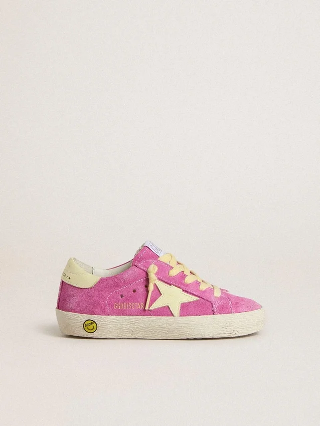 Young Super-Star en ante rosa con estrella y lengüeta del talón en amarillo claro