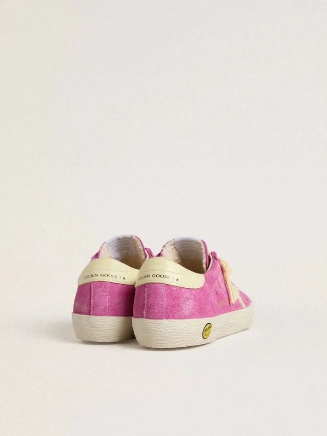 Young Super-Star en ante rosa con estrella y lengüeta del talón en amarillo claro
